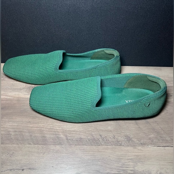 Women's VIVAIA Forest Green MARGOT 2.0 Square Toe V-Cut Flats EU Sz 40.5 US 9.5. - Picture 2 of 8